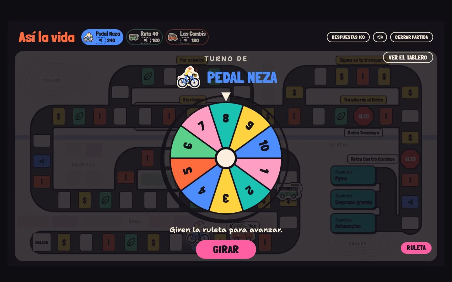 Tablero de Así la vida con calles en retícula y la ruleta del 1 al 10 en el centro; arriba, tres equipos con su saldo en Mixipesos.